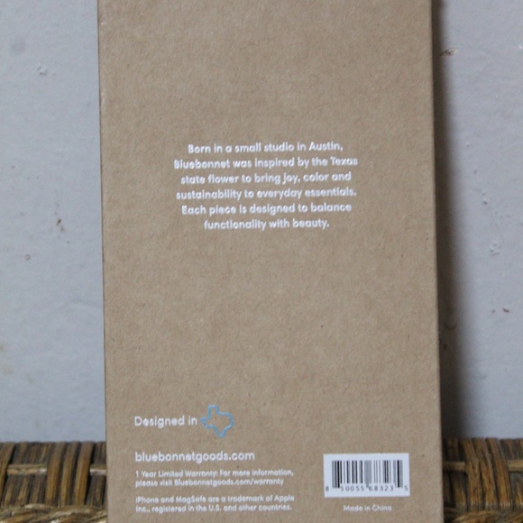 bluebonnet. Full Grain Leather MagSafe Folio Case.  iPhone 15 Pro. - Picture 4 of 6